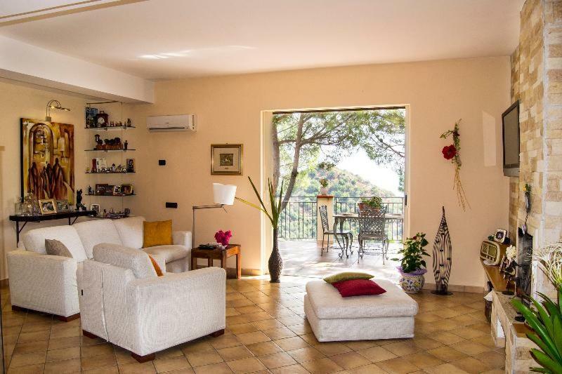 Casa Vacanze Gallodoro Letojanni Bagian luar foto