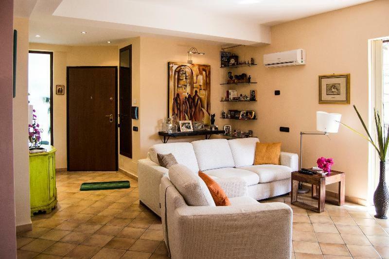 Casa Vacanze Gallodoro Letojanni Bagian luar foto